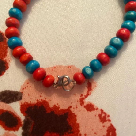 🌀Blue and red beaded bracelet with wooden beads - Picture 2 of 3